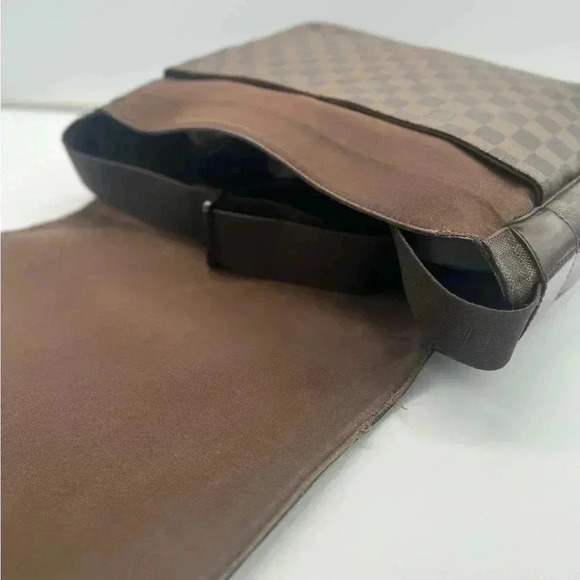 Louis Vuitton Damier Ebene Mens (Can be Unisex Why Not 🤭) - Picture 12 of 14